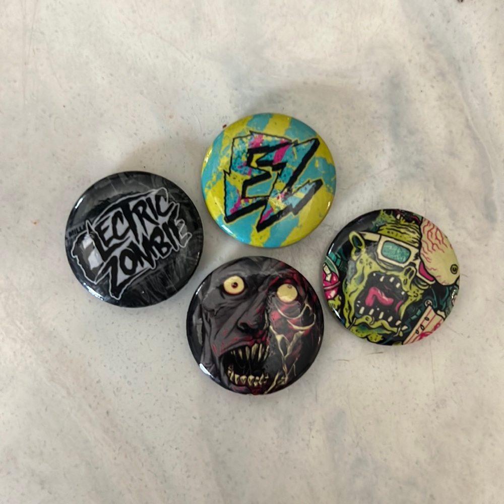 Electric zombie pin set